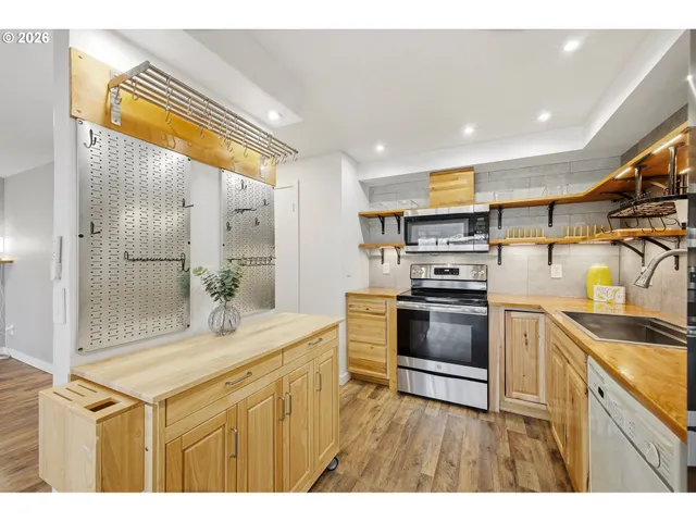 $397,500 | 21858 Southwest Regal Court, Beaverton, OR 97003