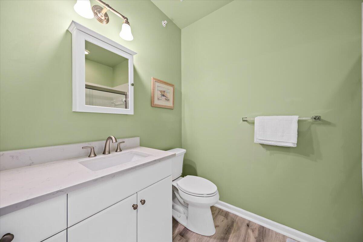 600 Bucksley Lane, Unit 308 Charleston, SC 29492 - Photo 25 of 28 Buckslry Guest Bath