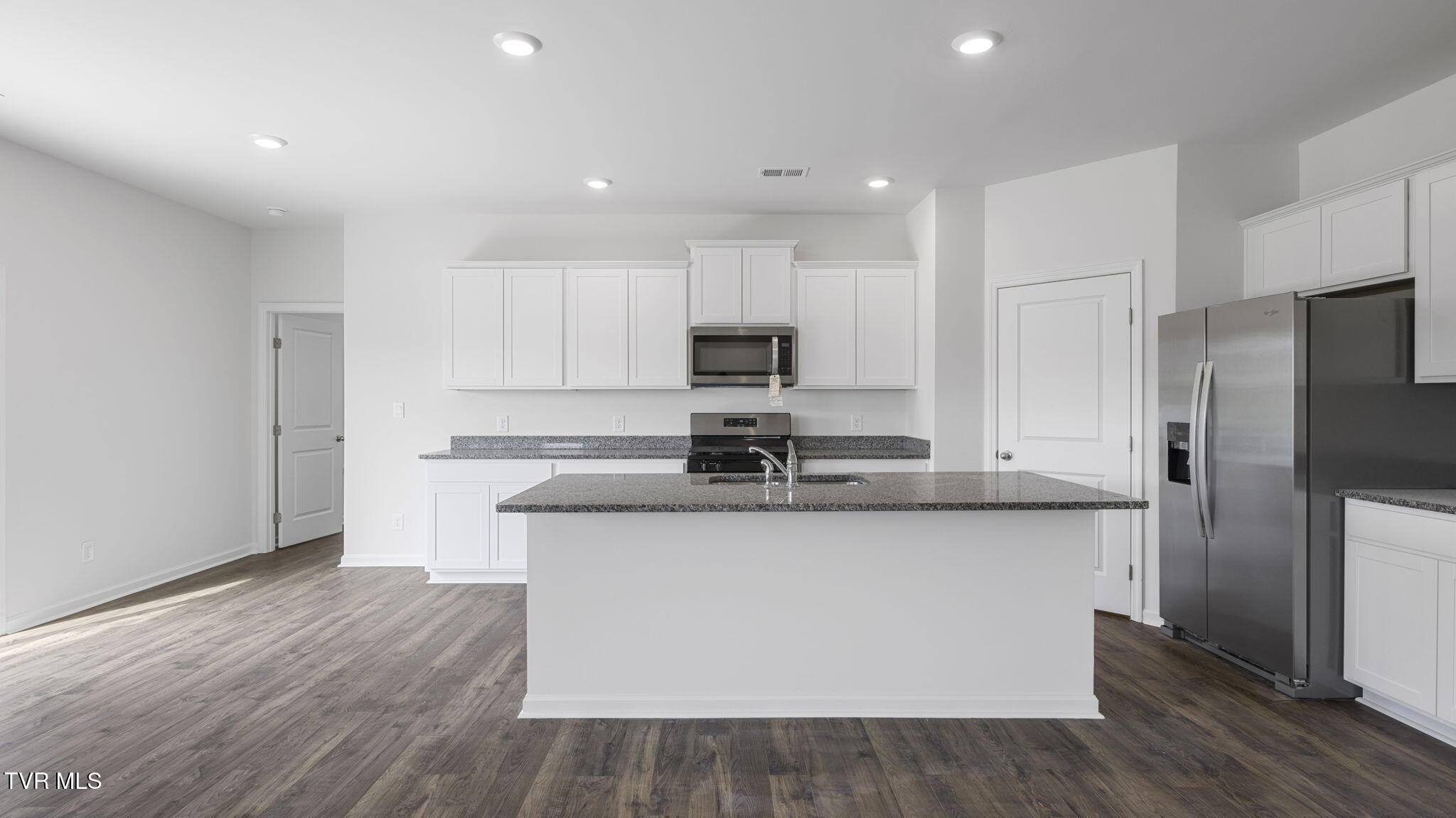 575 Fieldcrest Road Blountville, TN 37617 - Photo 3 of 48 24-web-or-mls-DSC_4623