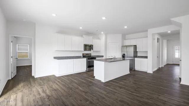 $499,085 | 575 Fieldcrest Road, Blountville, TN 37617