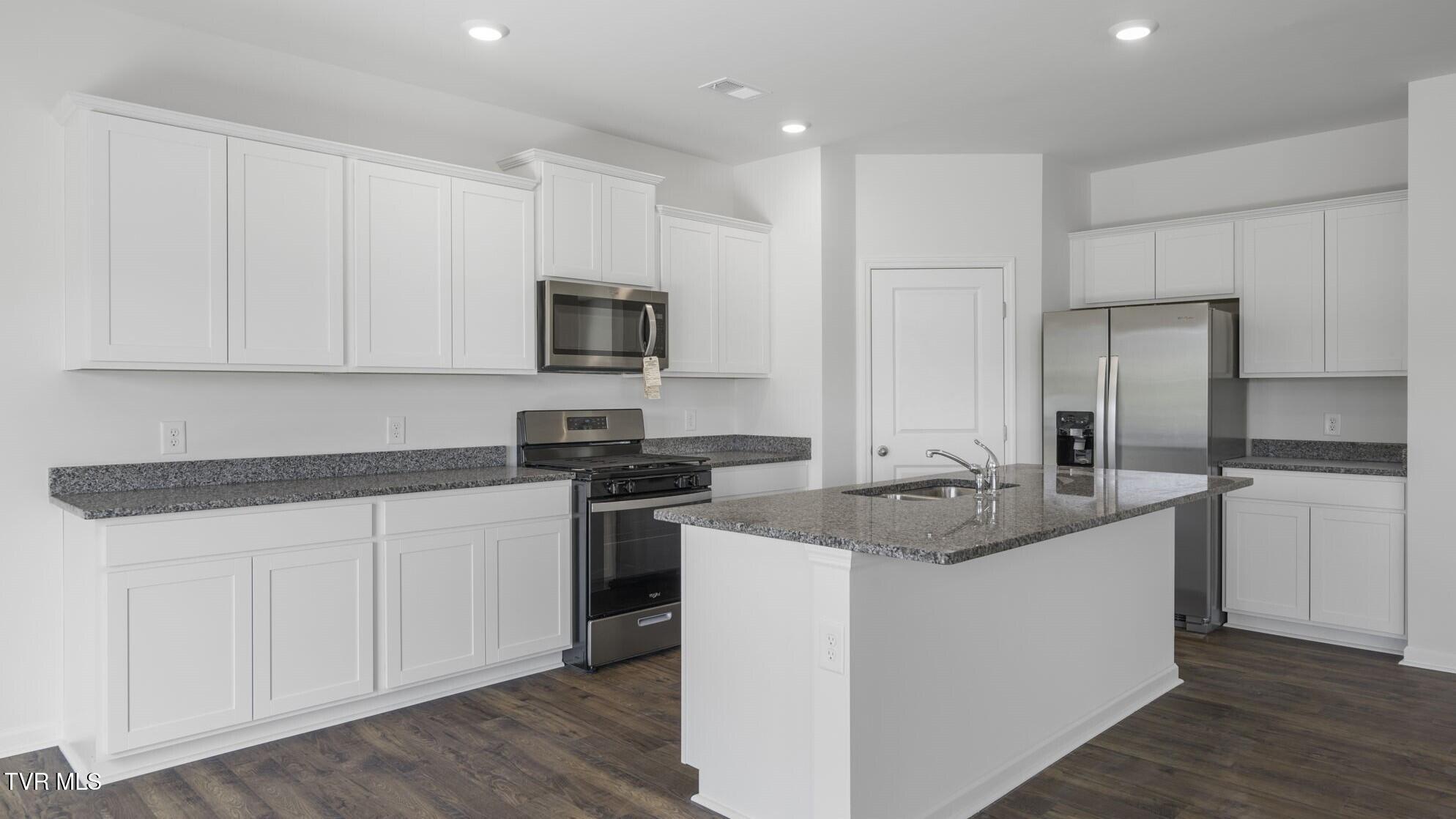 575 Fieldcrest Road Blountville, TN 37617 - Photo 7 of 48 02-web-or-mls-DSC_4629