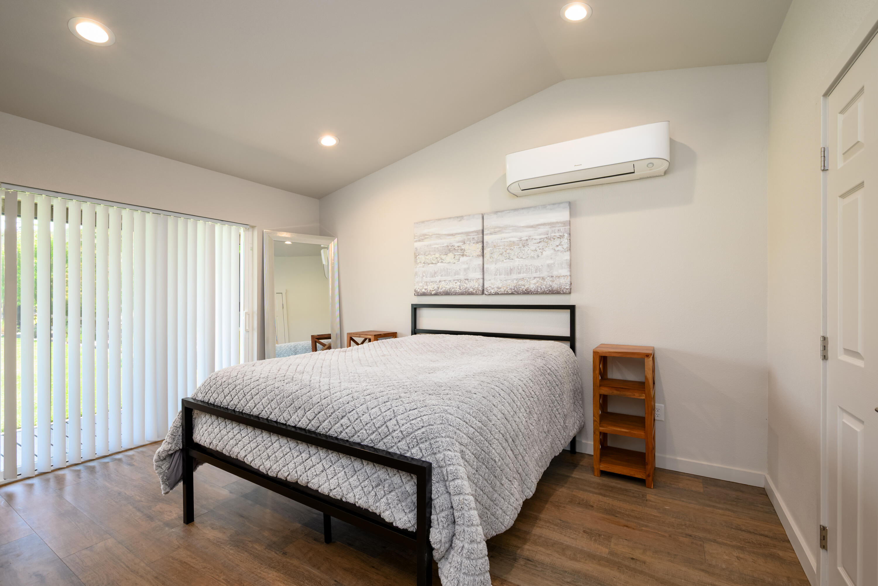 2546 Fisher Road Roseburg, OR 97471 - Photo 43 of 59 a bedroom with a bed and a dresser
