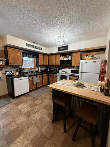 $279,000 | 6 Chickadee Court, Agency, MO 64401