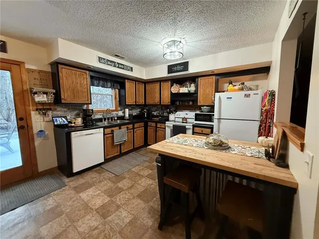 $279,000 | 6 Chickadee Court, Agency, MO 64401