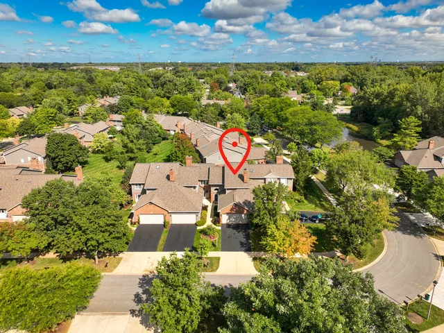 $450,000 | 859 Saddlewood Drive, Glen Ellyn, IL 60137