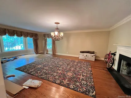$2,295,000 | 7 Locust Lane, Glen Head, NY 11545