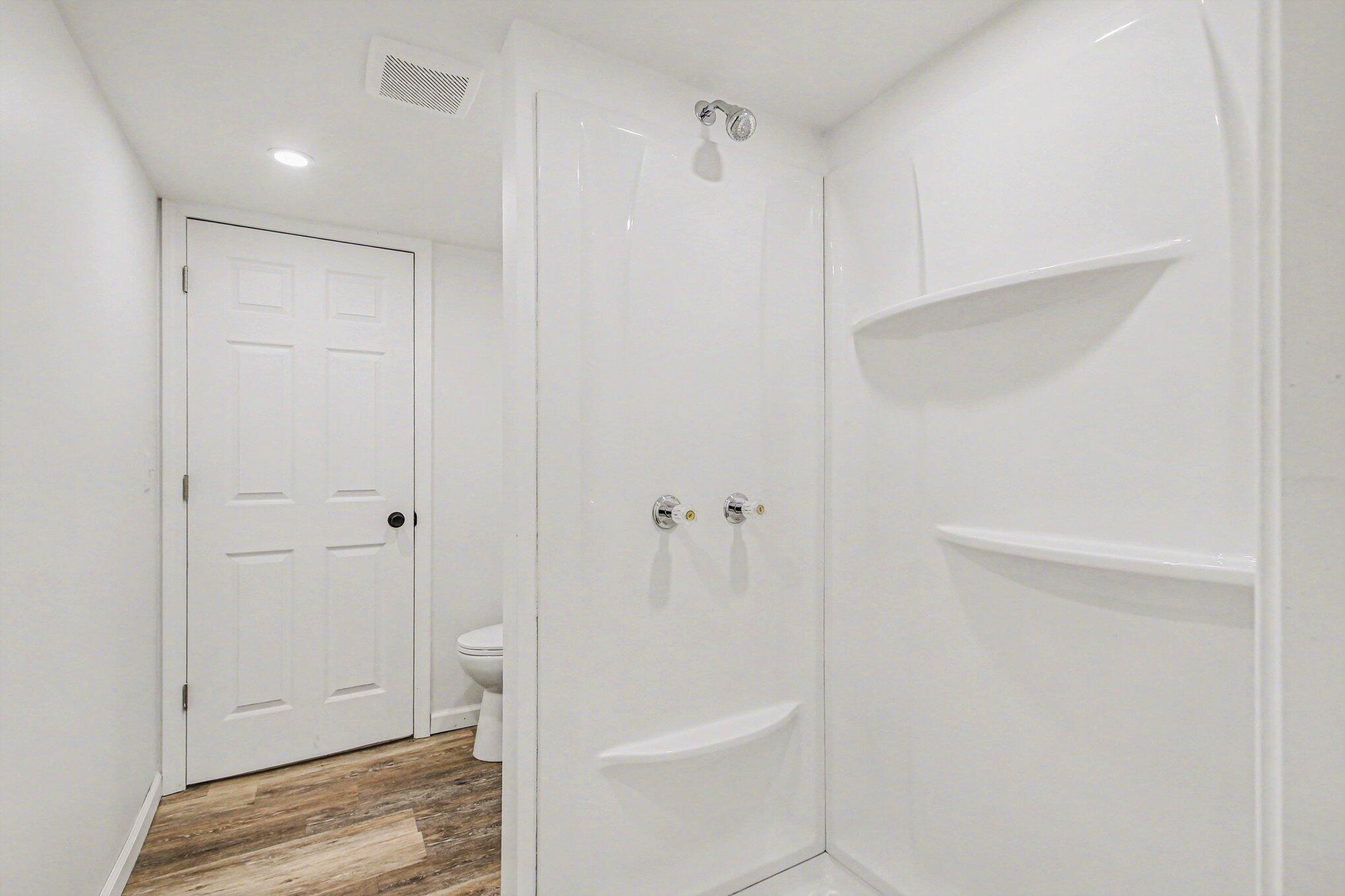 4471 Massachusetts Street Gary, IN 46409 - Photo 19 of 24 a bathroom with a bathtub