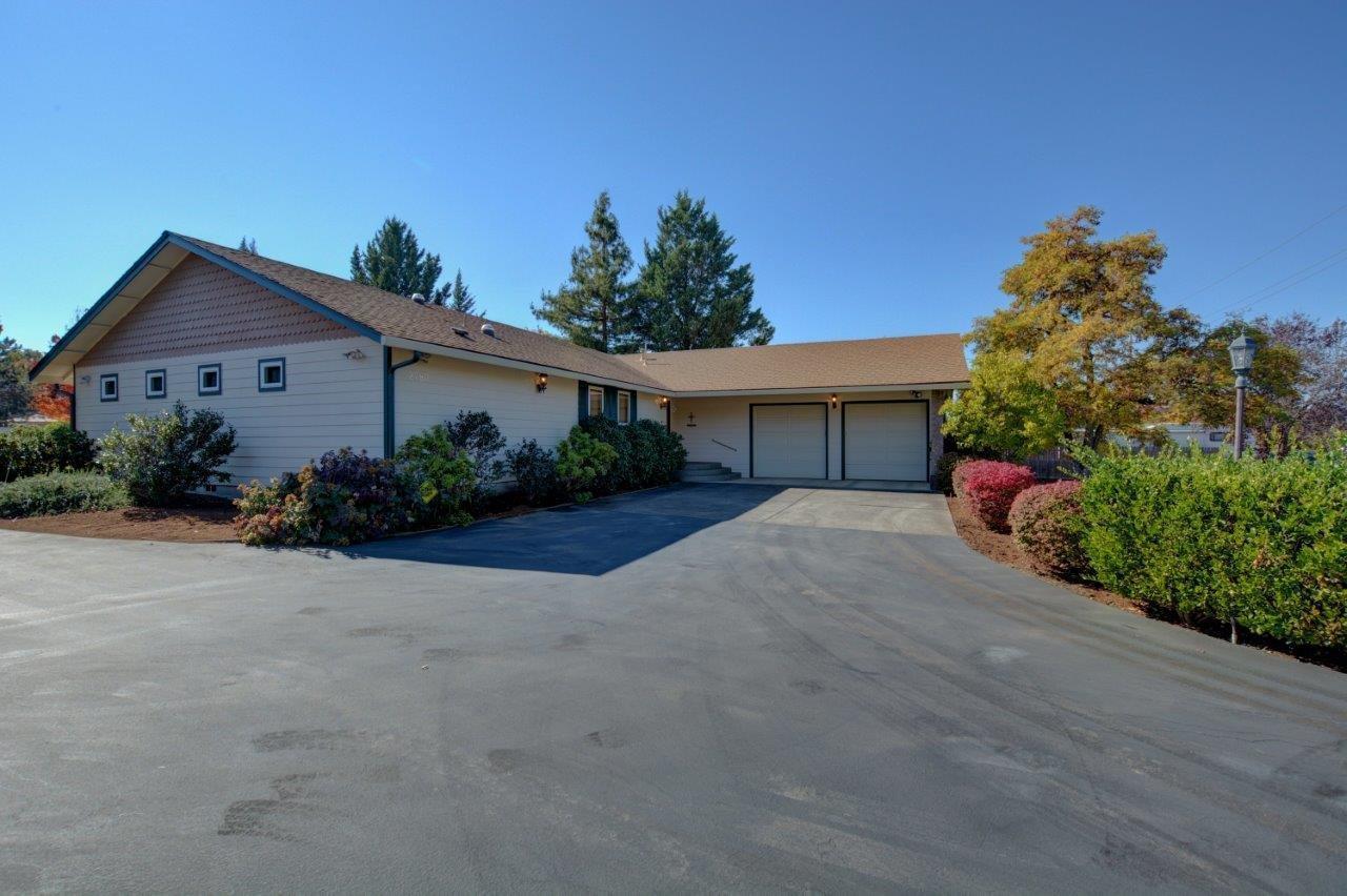 2780 Lone Pine Road Medford, OR 97504 - Photo 2 of 25 Additional Photo