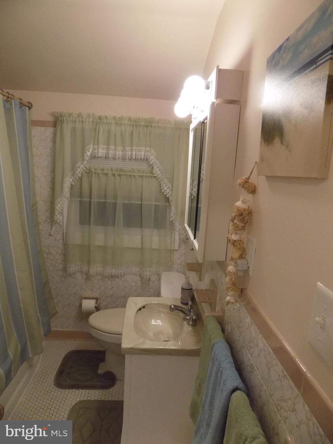 2750 Moorgate Road Baltimore, MD 21222 - Photo 17 of 27 Full Bathroom