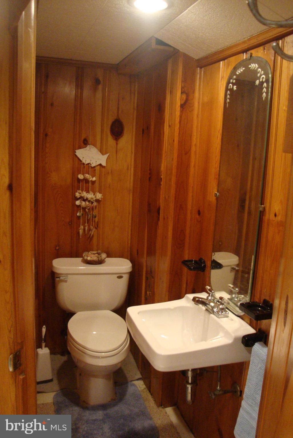 2750 Moorgate Road Baltimore, MD 21222 - Photo 21 of 27 1/2 Bathroom