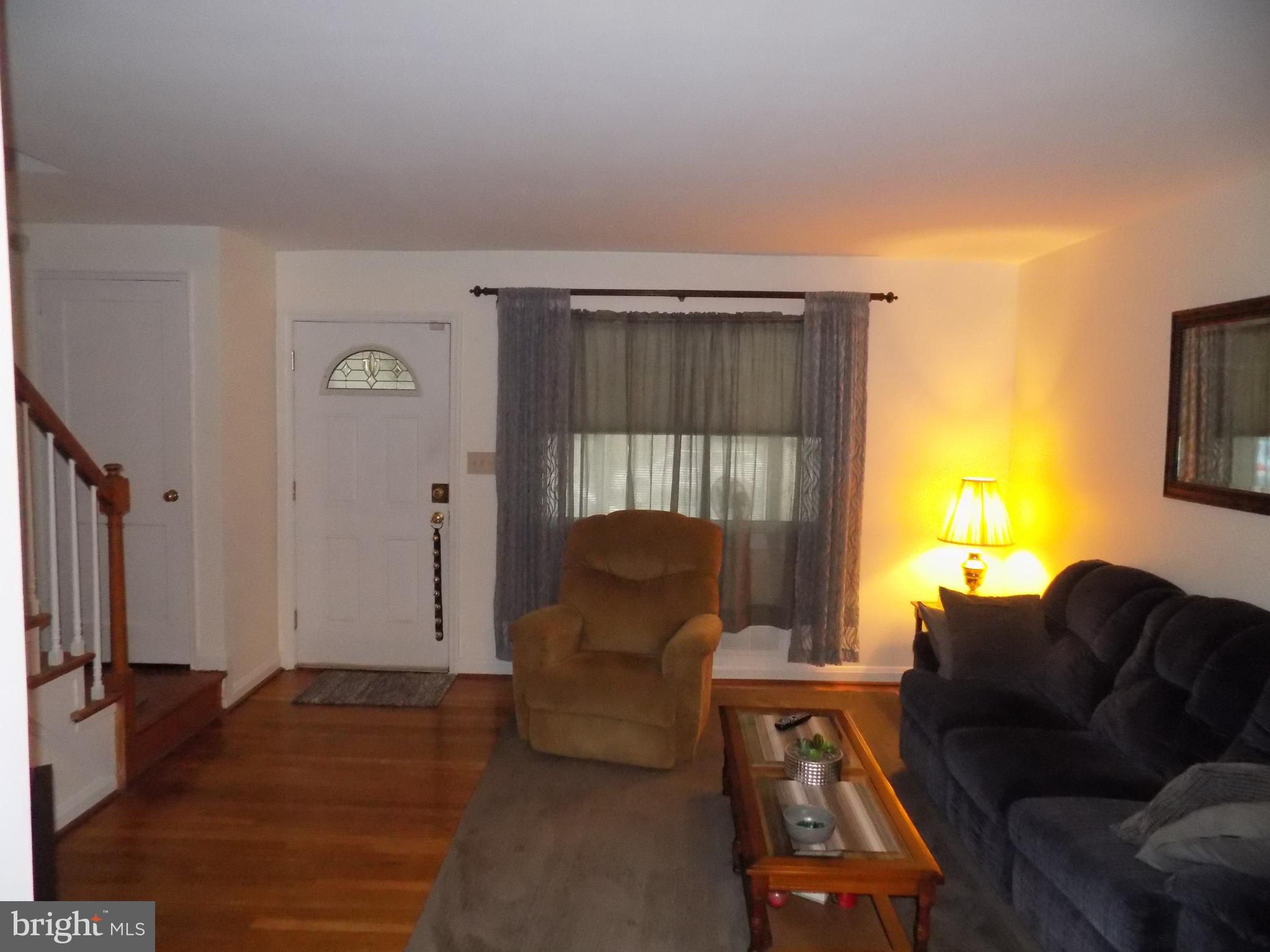2750 Moorgate Road Baltimore, MD 21222 - Photo 4 of 27 Living Room