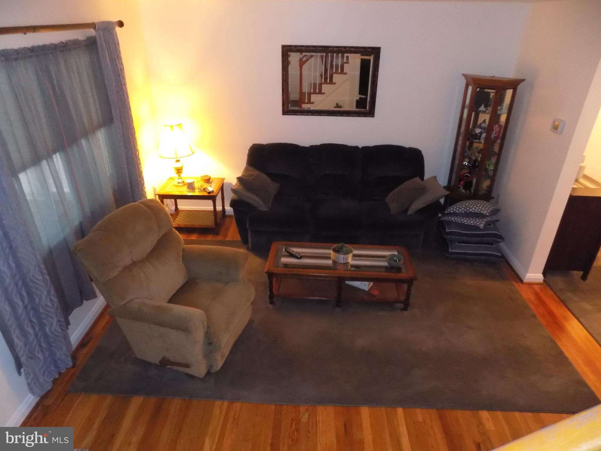 2750 Moorgate Road Baltimore, MD 21222 - Photo 5 of 27 Living Room