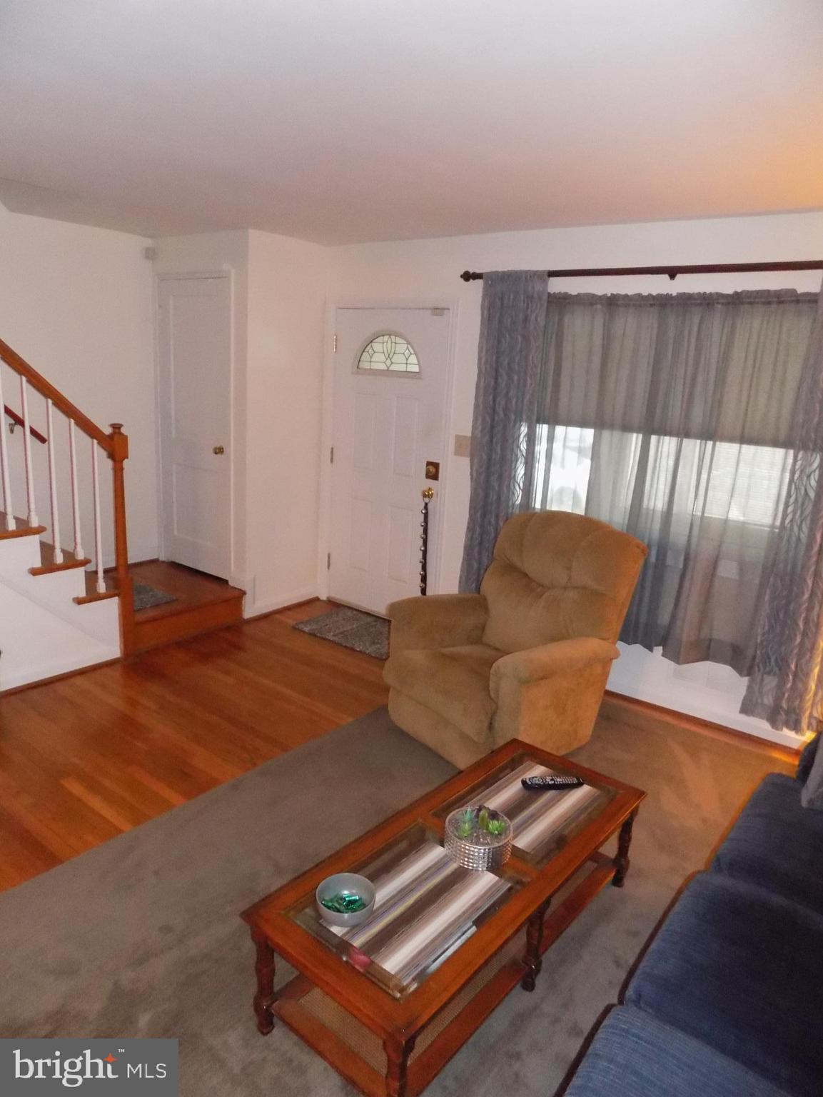 2750 Moorgate Road Baltimore, MD 21222 - Photo 6 of 27 Living Room