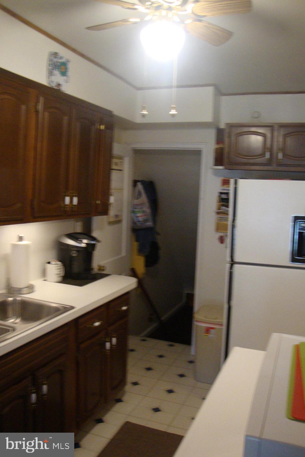 2750 Moorgate Road Baltimore, MD 21222 - Photo 9 of 27 Kitchen