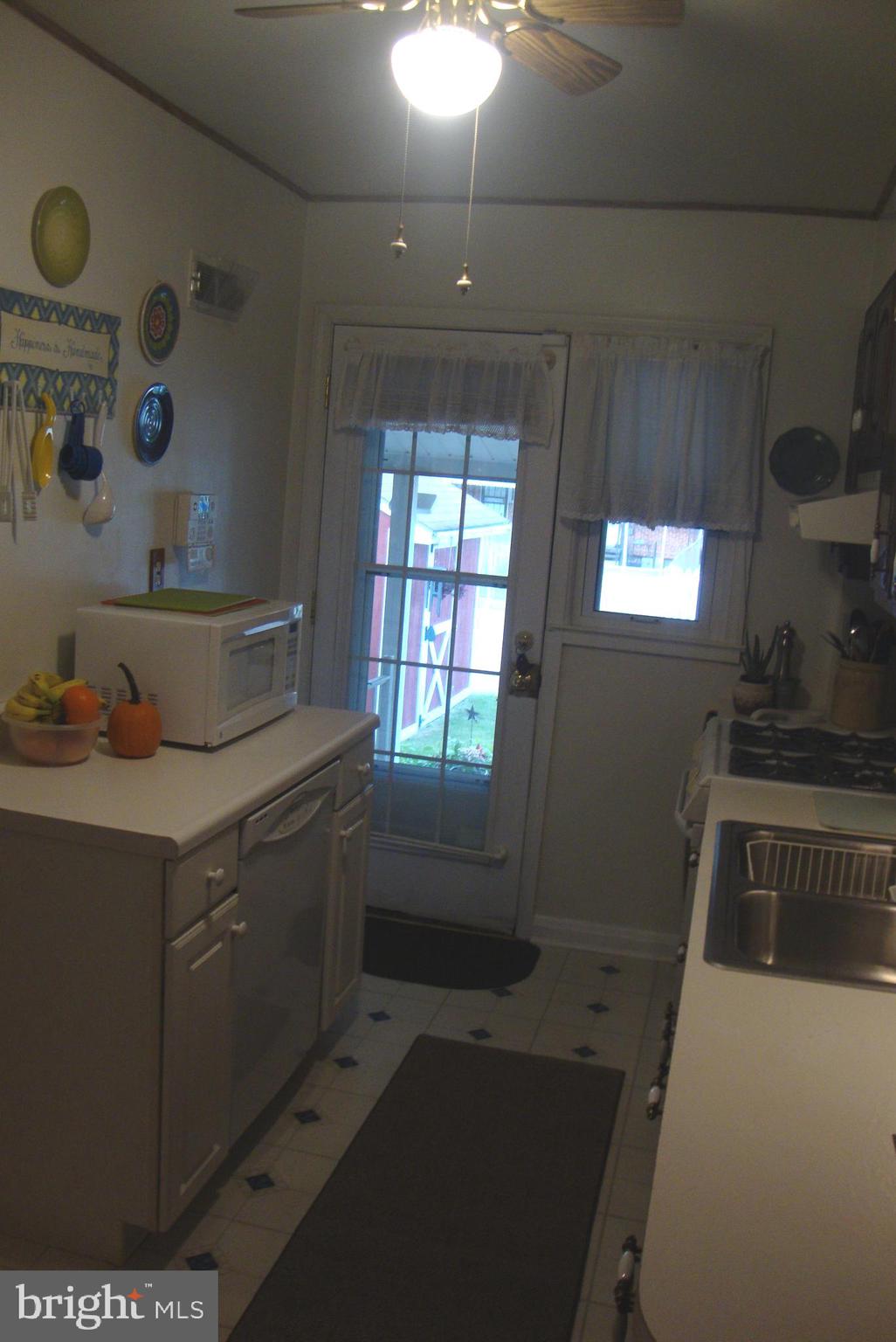 2750 Moorgate Road Baltimore, MD 21222 - Photo 10 of 27 Kitchen