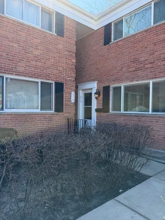 $295,000 | 573 Shorely Drive, Barrington, IL 60010