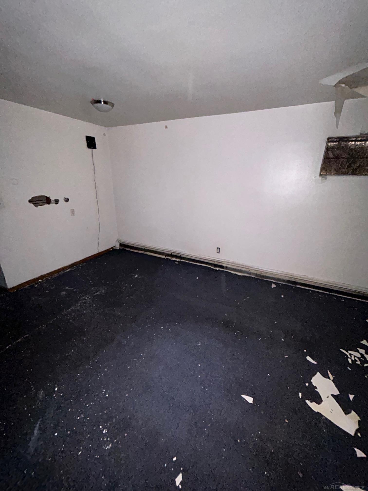 16660 Greenfield Road Detroit, MI 48235 - Photo 11 of 22 50175094-0d337e87-cfae-463d-a831-06ad355948f1.JPG