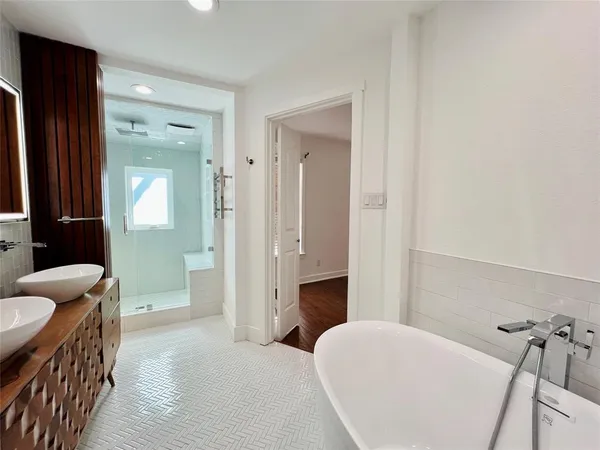 $3,600 | 101 Lindenwood Drive, Fort Worth, TX 76107