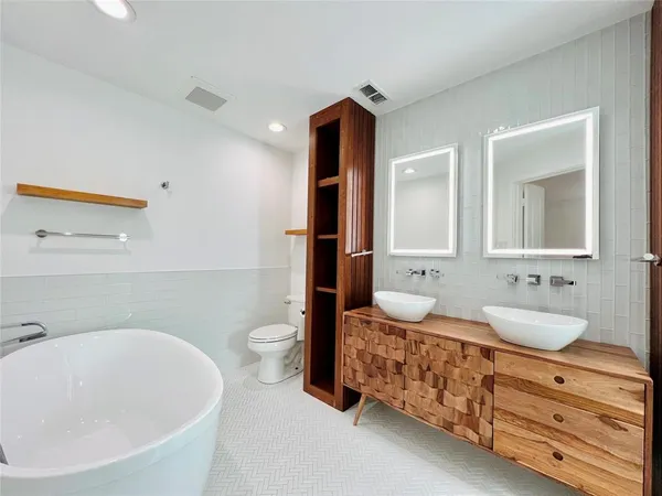 $3,600 | 101 Lindenwood Drive, Fort Worth, TX 76107