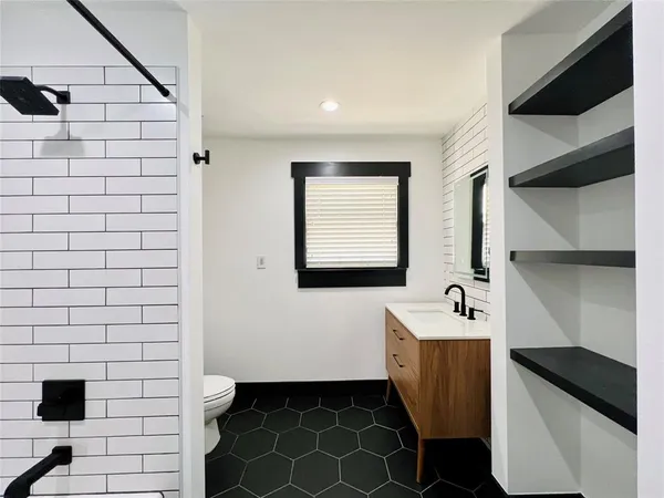 $3,600 | 101 Lindenwood Drive, Fort Worth, TX 76107