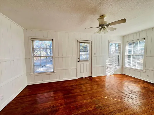 $3,600 | 101 Lindenwood Drive, Fort Worth, TX 76107