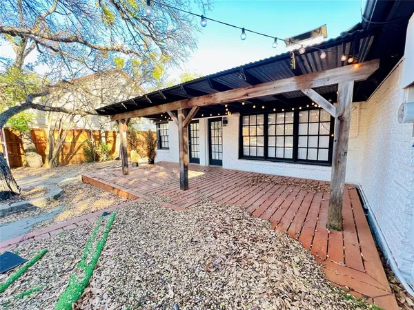 $3,600 | 101 Lindenwood Drive, Fort Worth, TX 76107