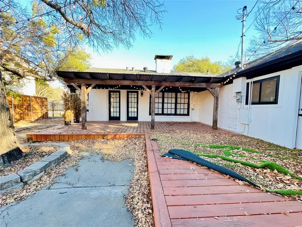 $3,600 | 101 Lindenwood Drive, Fort Worth, TX 76107