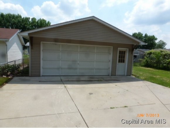 3004 East Griffiths Avenue Springfield, IL 62702 - Photo 3 of 7 Gallery Image 3