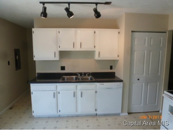 3004 East Griffiths Avenue Springfield, IL 62702 - Photo 4 of 7 Gallery Image 4