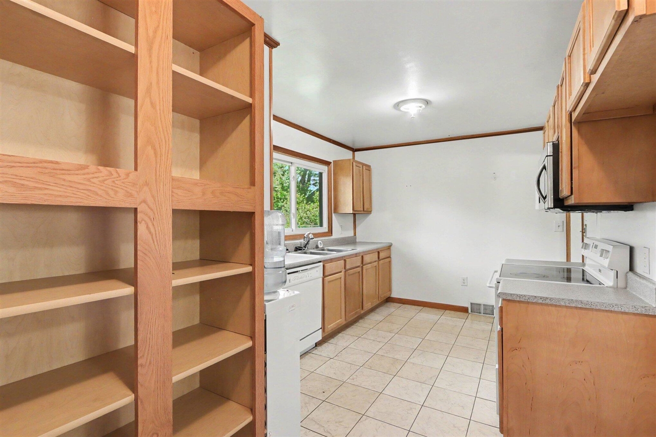 1039 Constantine Street Three Rivers, MI 49093 - Photo 7 of 32