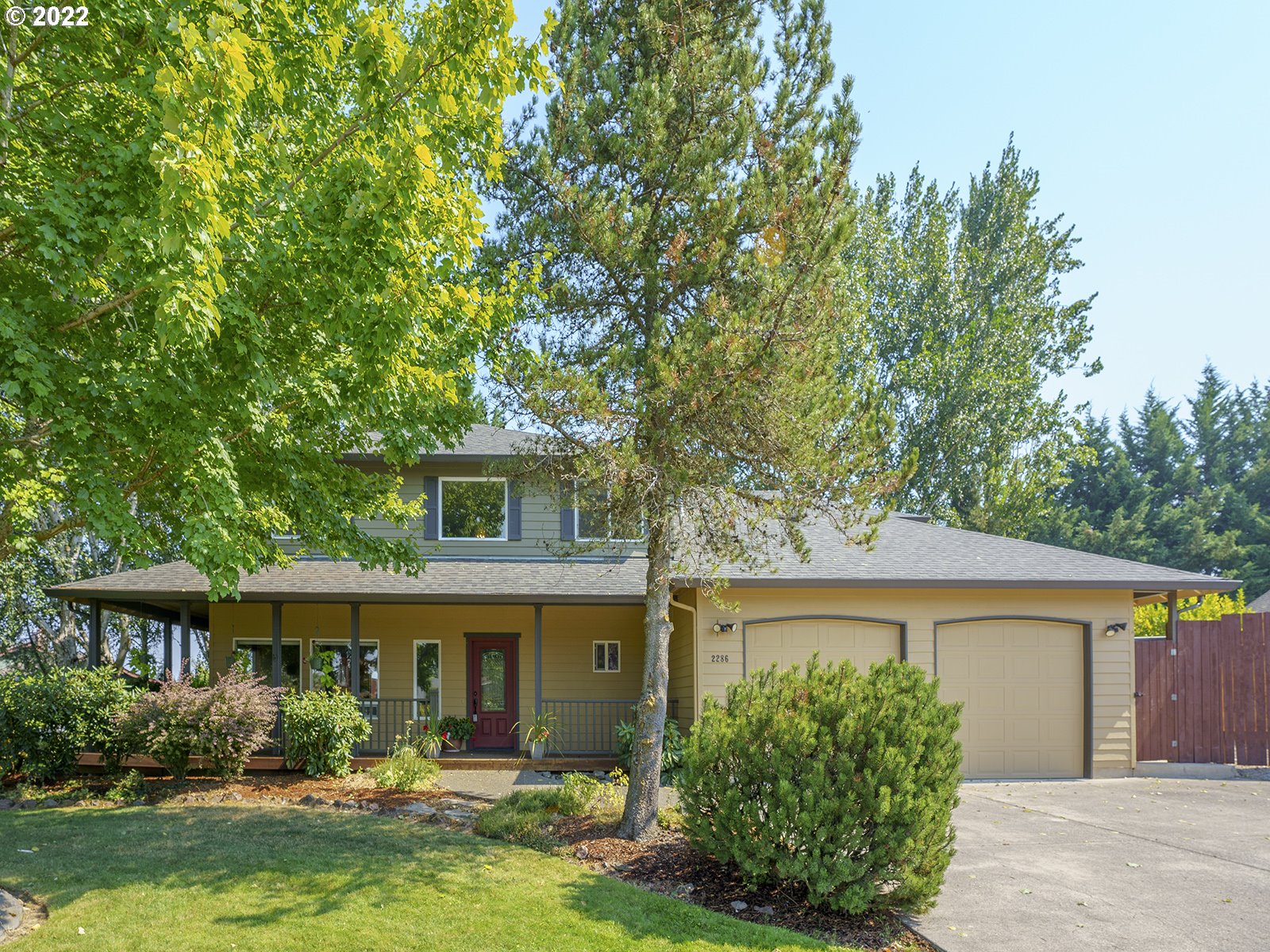 2286 South 31st Court Ridgefield, WA 98642 - Photo 1 of 31 a front view of a house with garden