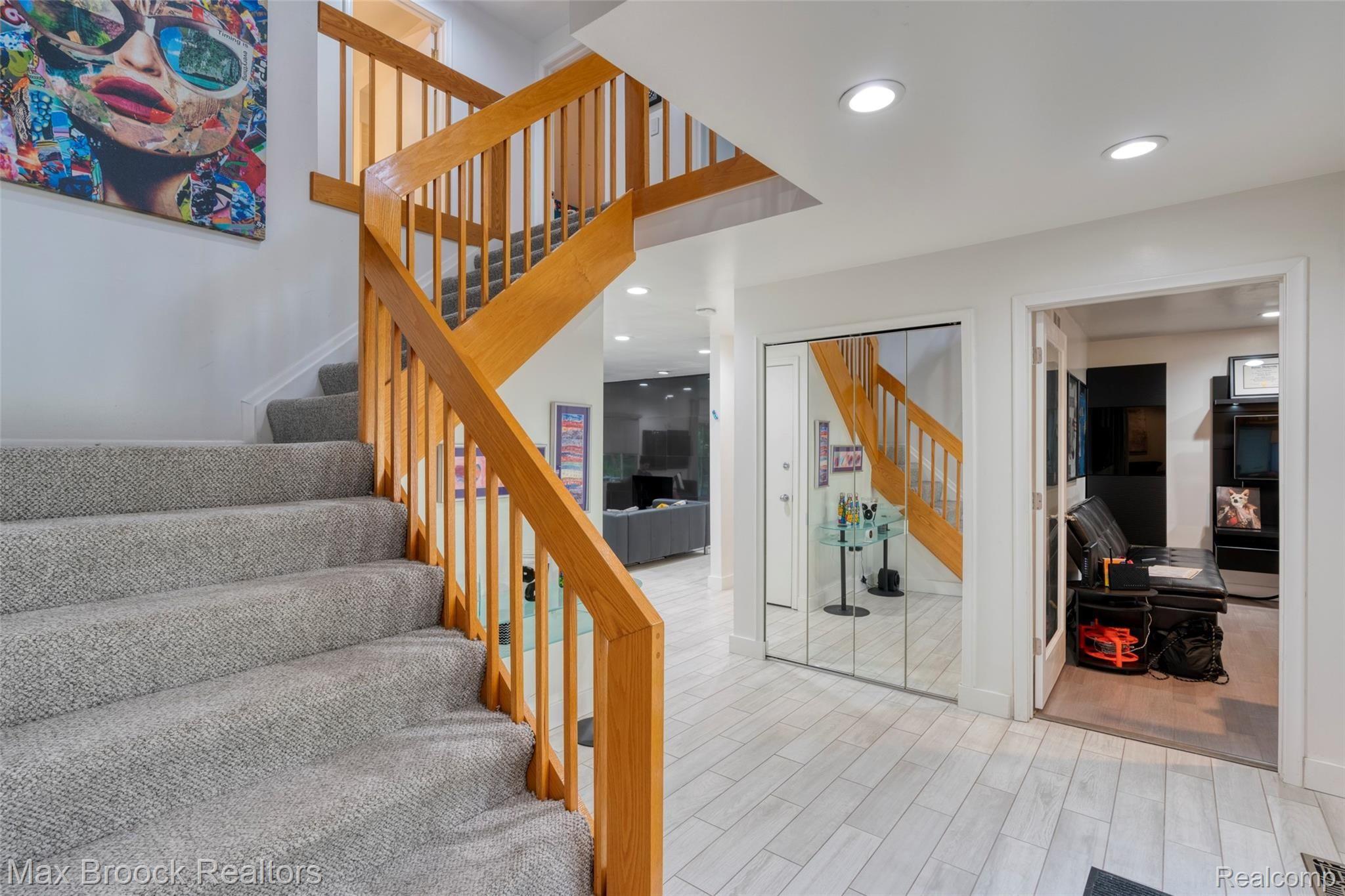 30600 High Valley Road Farmington, MI 48331 - Photo 5 of 32 30600_high_valley-3.jpg