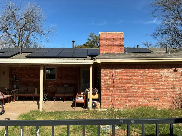 a view of a house with a outdoor space