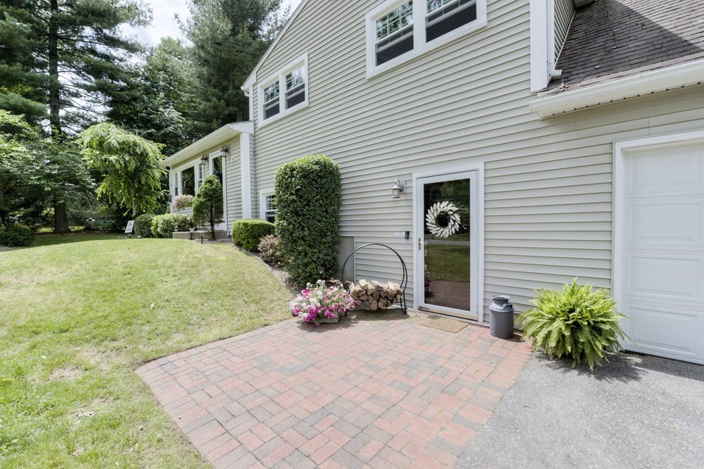 15 Meadow View Road Wilbraham, MA 01095 - Photo 3 of 42 Gallery Image 3