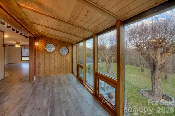 $725,000 | 220 Grand View Lane, Burnsville, NC 28714