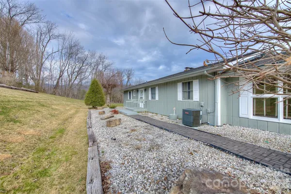 $725,000 | 220 Grand View Lane, Burnsville, NC 28714