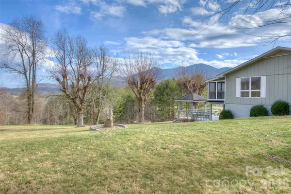 $725,000 | 220 Grand View Lane, Burnsville, NC 28714