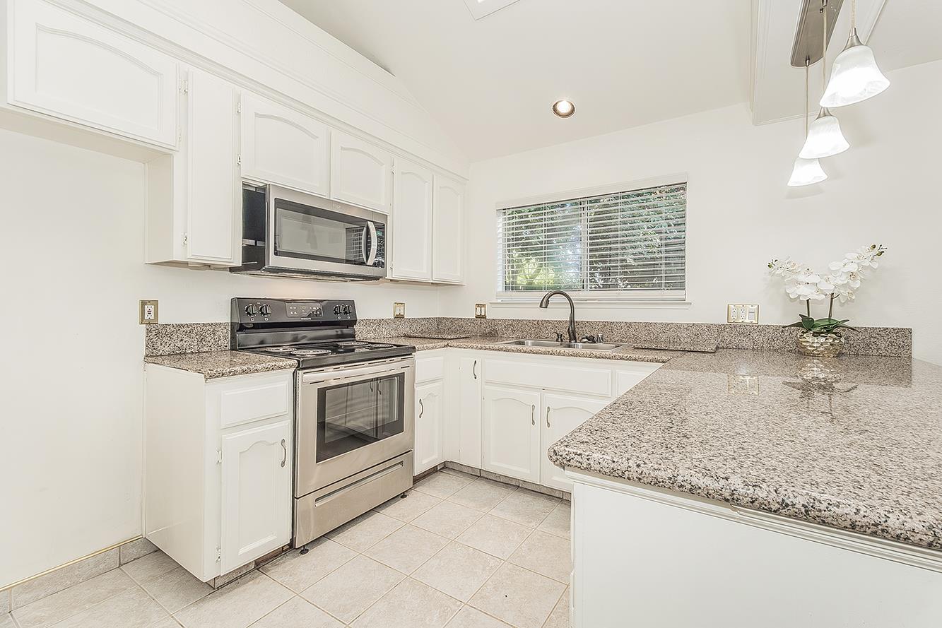 837 East Buckhill Road Fresno, CA 93720 - Photo 14 of 55