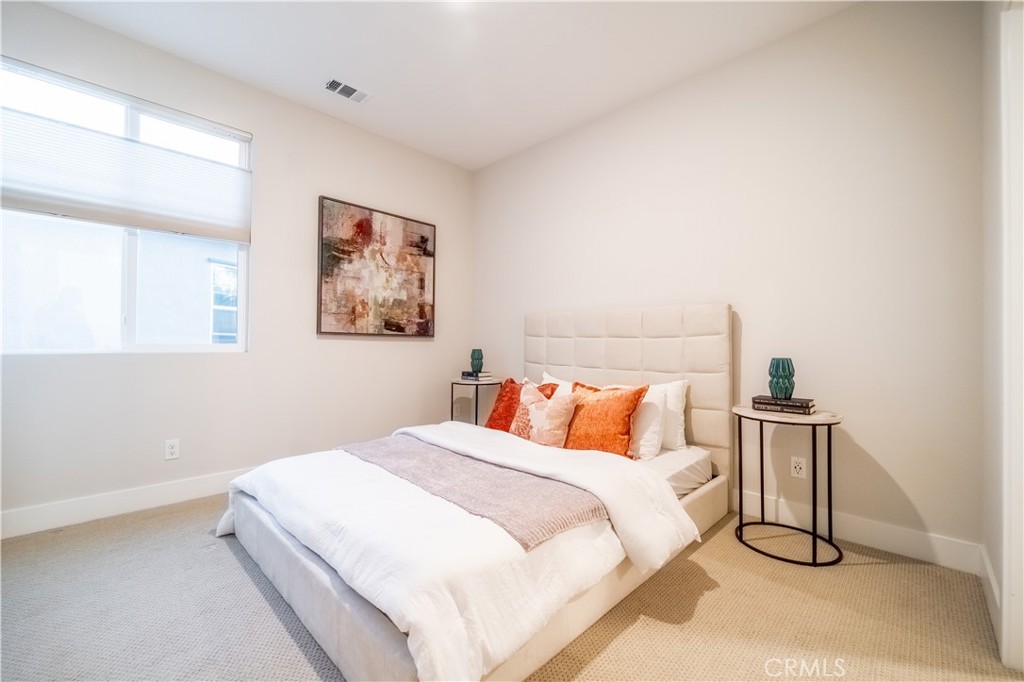 599 Serrano Summit Drive Lake Forest, CA 92630 - Photo 19 of 31 a bedroom with a bed and a painting on the wall