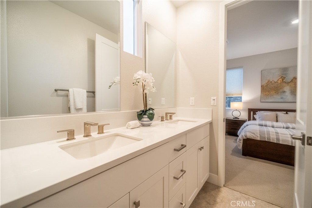 599 Serrano Summit Drive Lake Forest, CA 92630 - Photo 20 of 31 a en suite bathroom with double vanity and a mirror