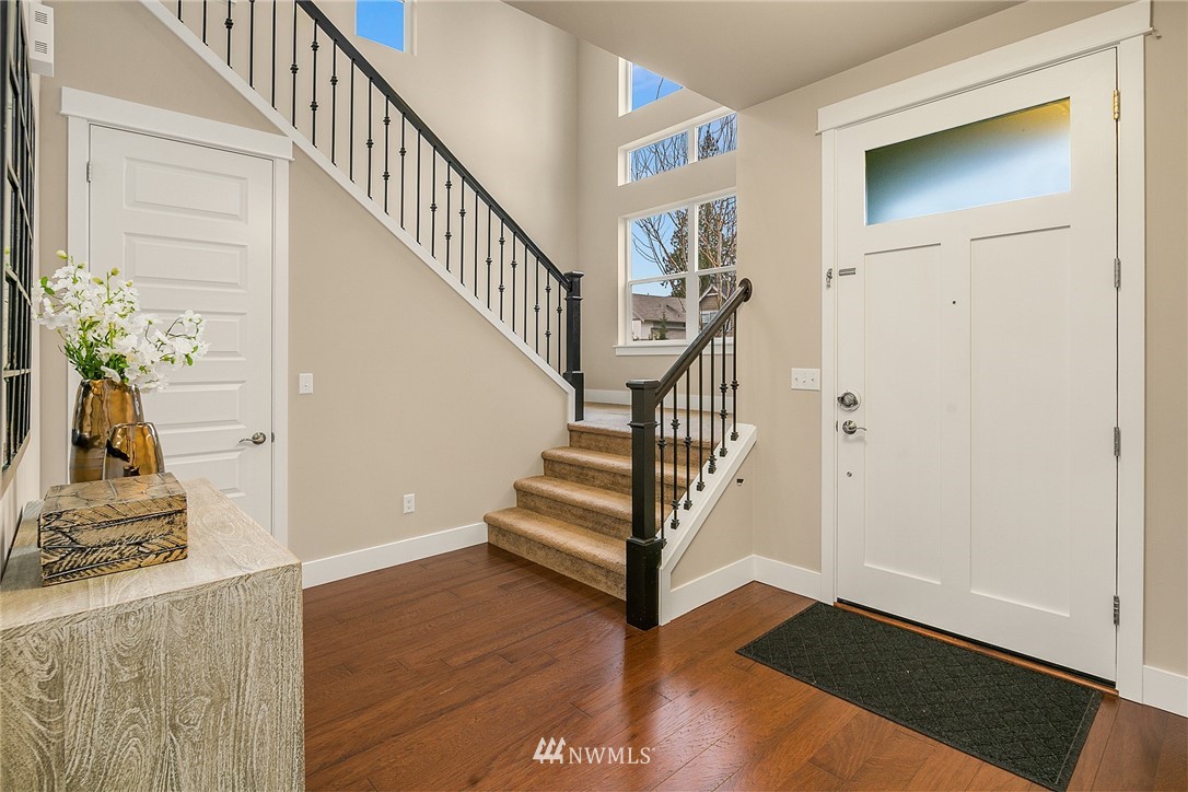 5219 Northeast 2nd Place Renton, WA 98059 - Photo 3 of 25
