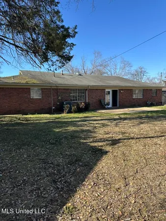 $239,900 | 2 Alta Vista Circle, Greenwood, MS 38930