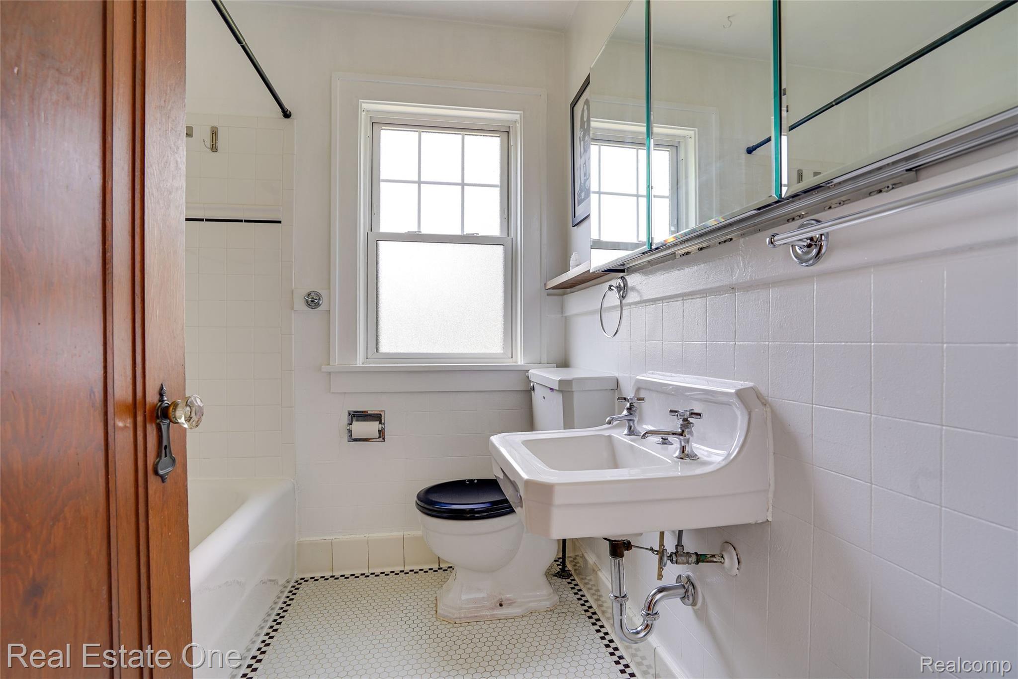 959 Cambridge Road Berkley, MI 48072 - Photo 17 of 20 ChrisB-19.jpg