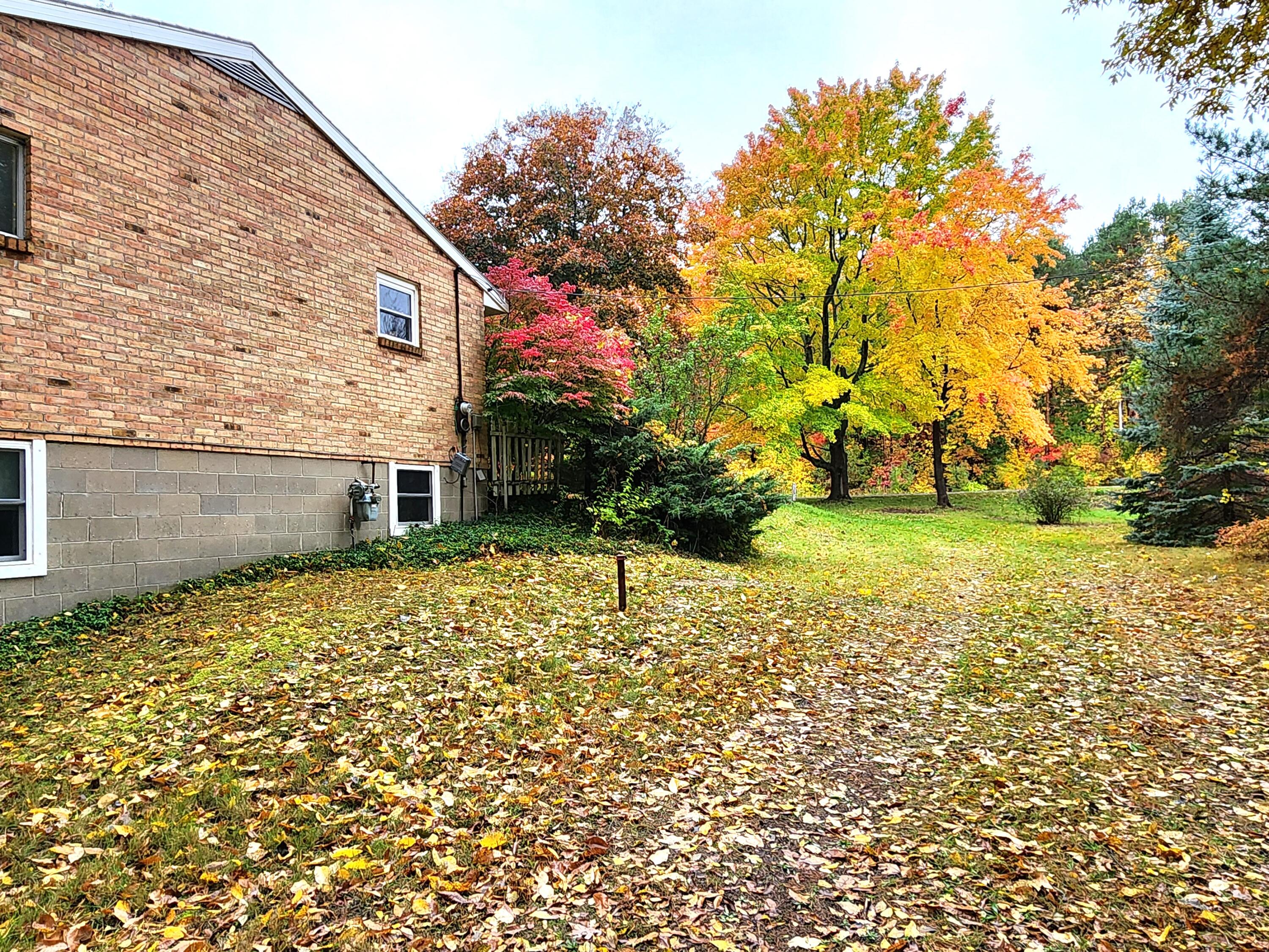 5170 Whitehall Road Muskegon, MI 49445 - Photo 15 of 21 Side