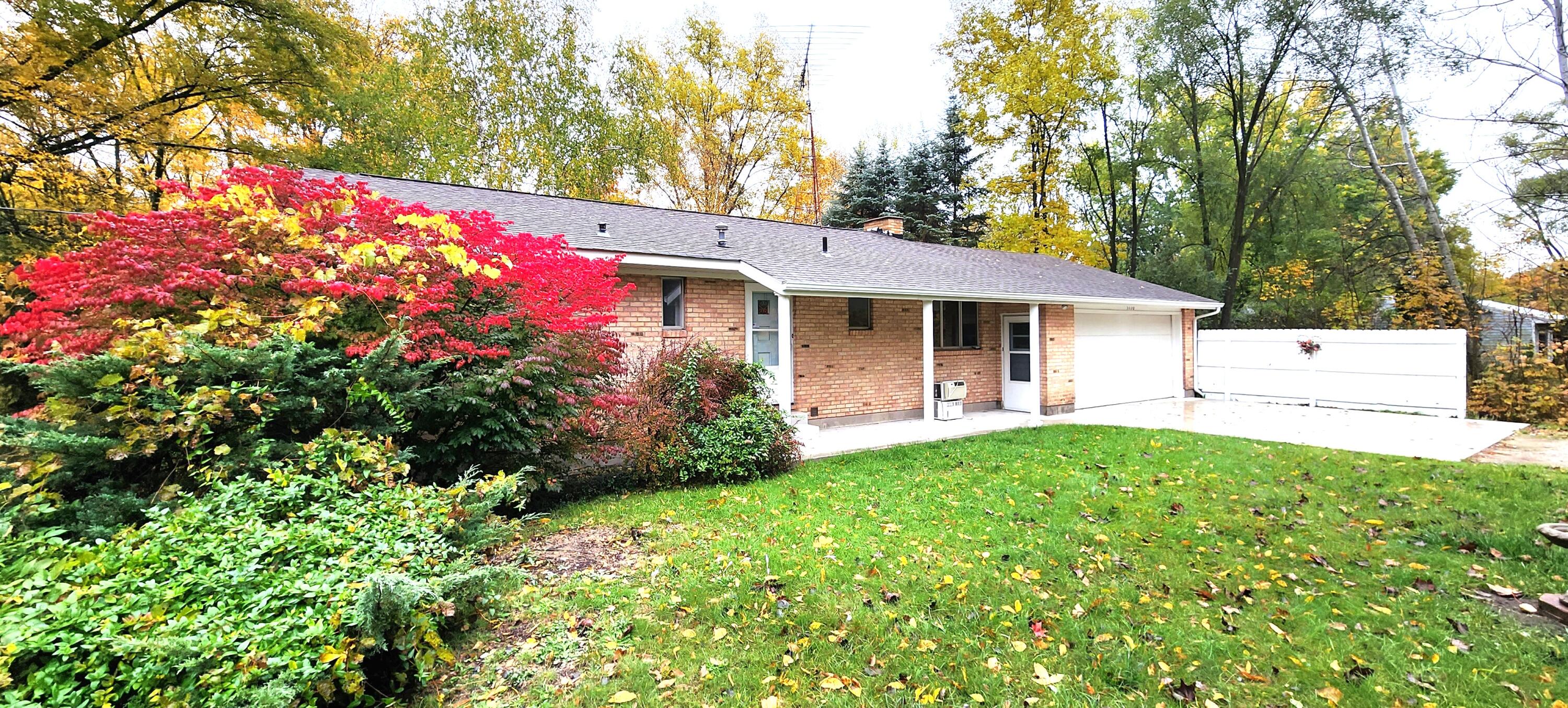 5170 Whitehall Road Muskegon, MI 49445 - Photo 2 of 21 Front