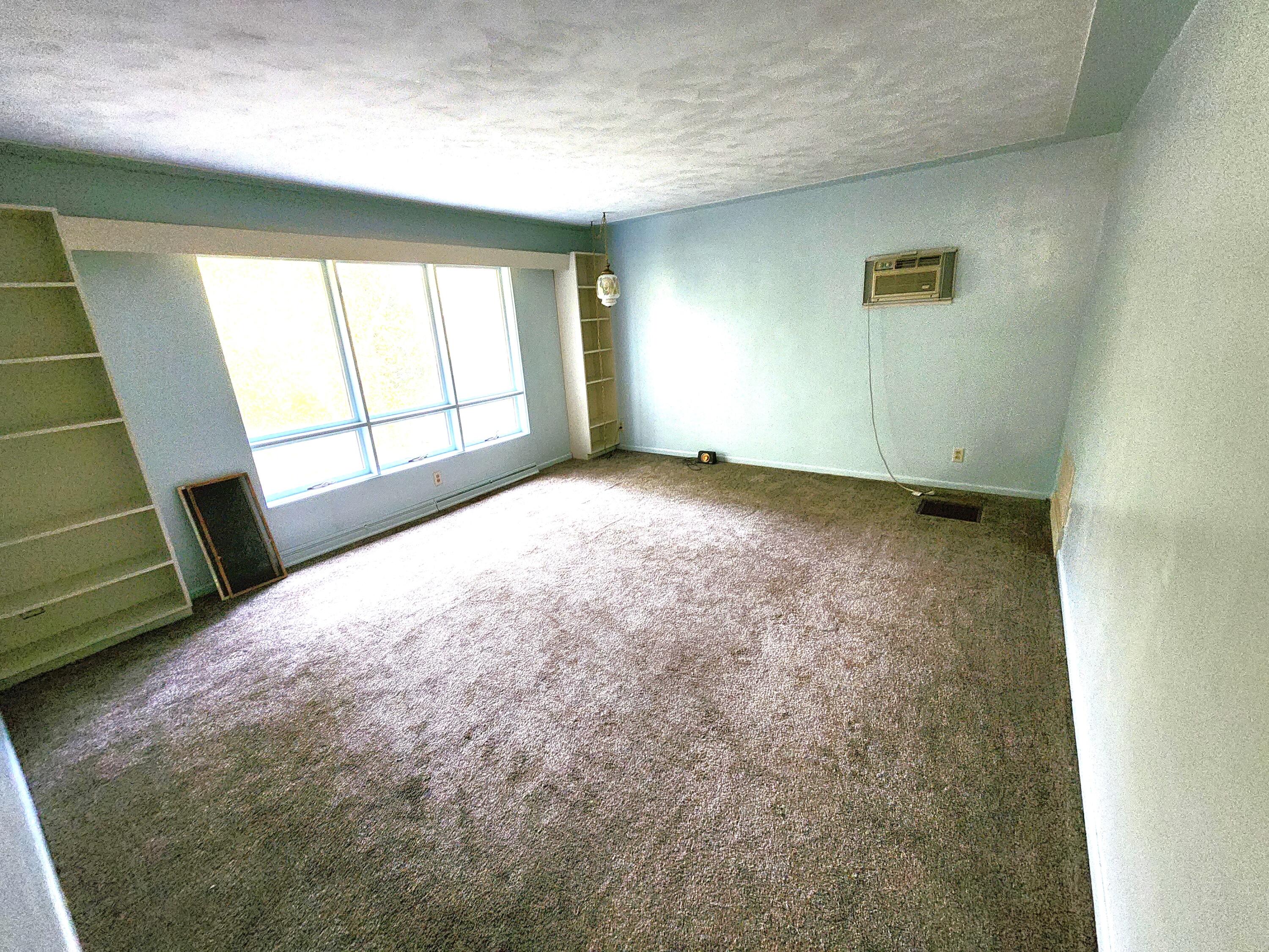 5170 Whitehall Road Muskegon, MI 49445 - Photo 3 of 21 Living Room