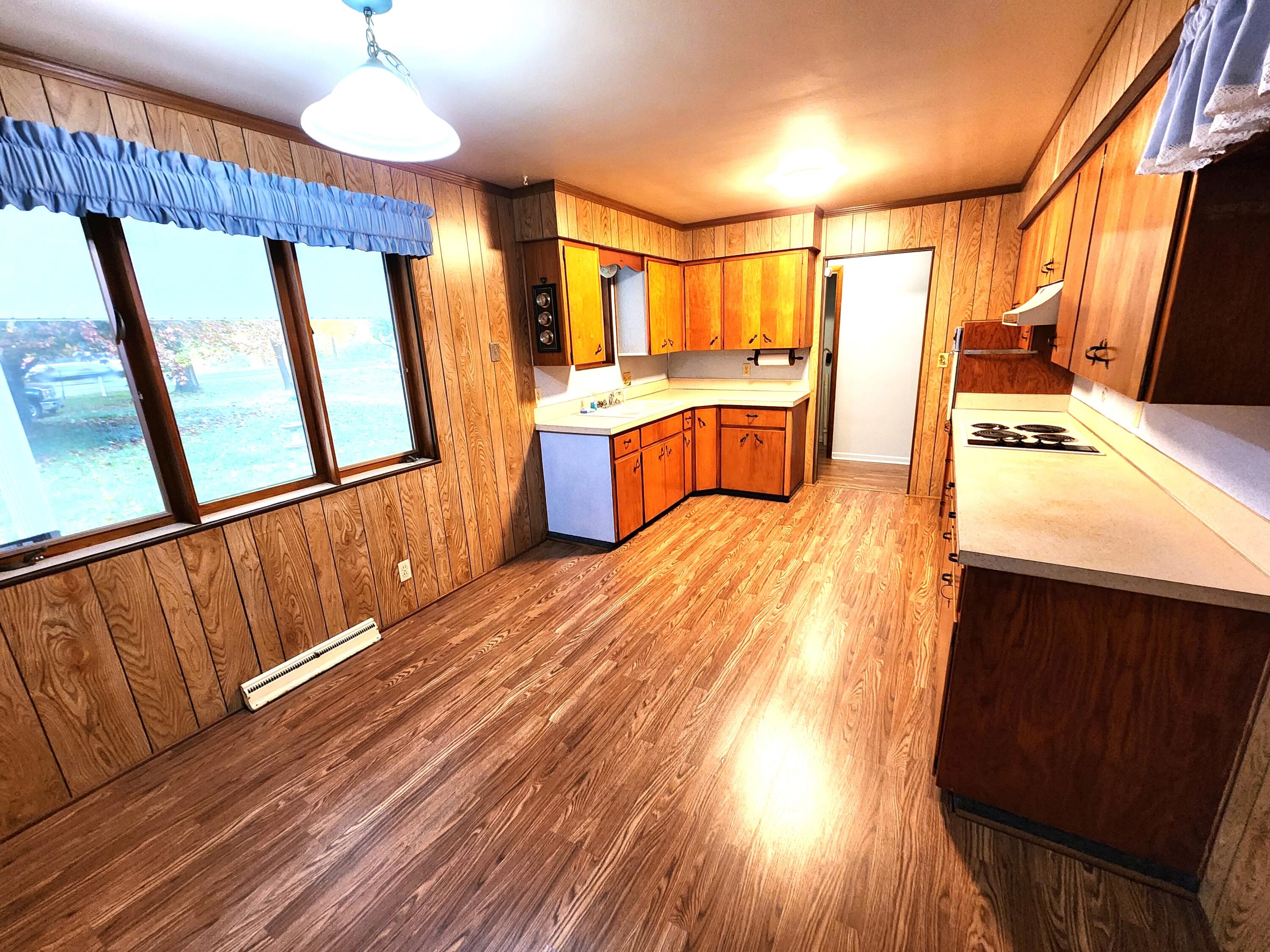 5170 Whitehall Road Muskegon, MI 49445 - Photo 4 of 21 Kitchen - Dining area