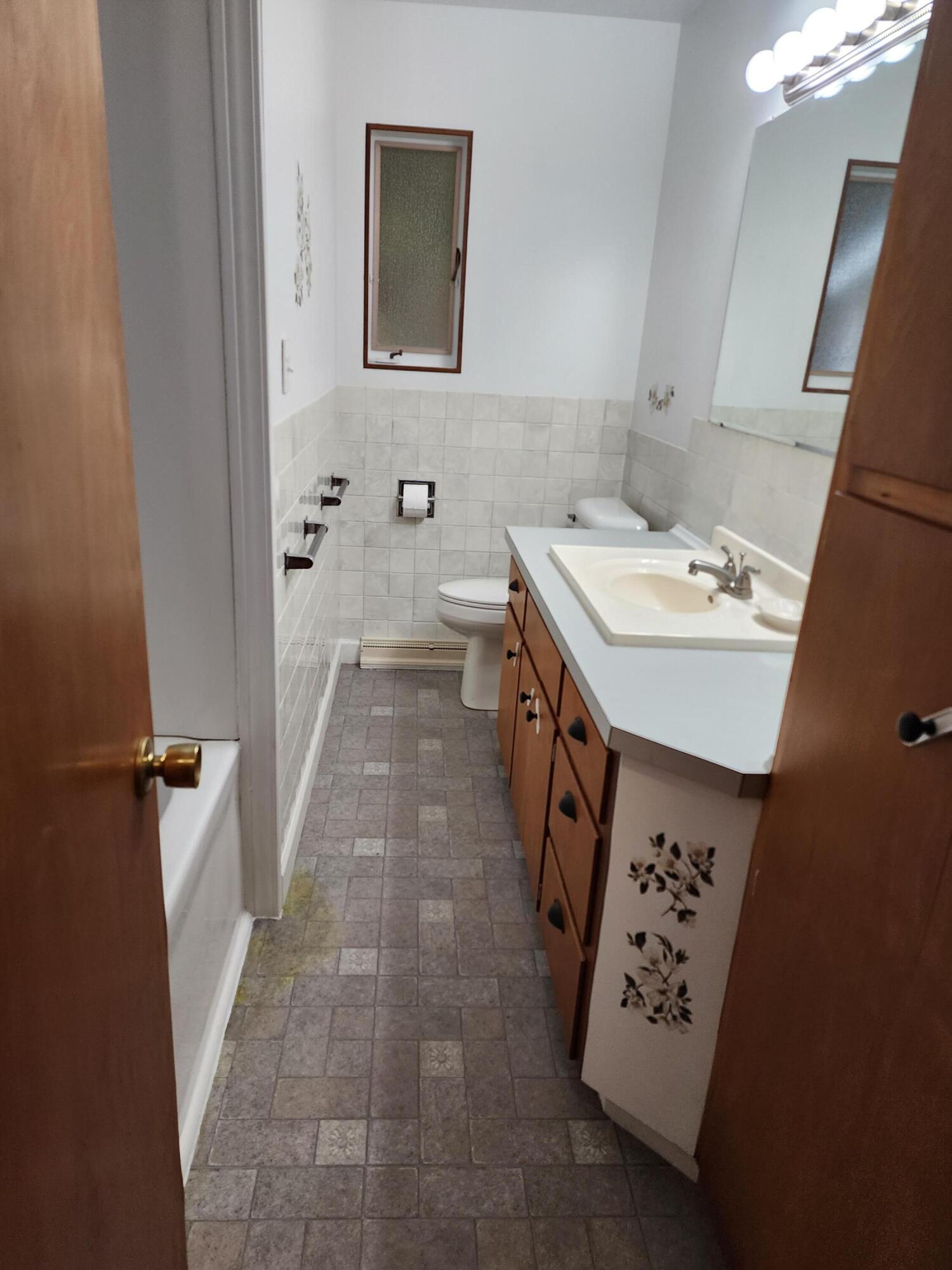 5170 Whitehall Road Muskegon, MI 49445 - Photo 8 of 21 Bath 1