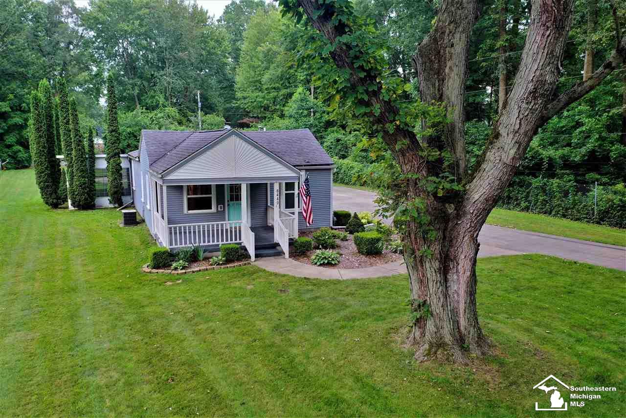 8440 Adler Road Lambertville, MI 48144 - Photo 3 of 39 50050032-2.JPG