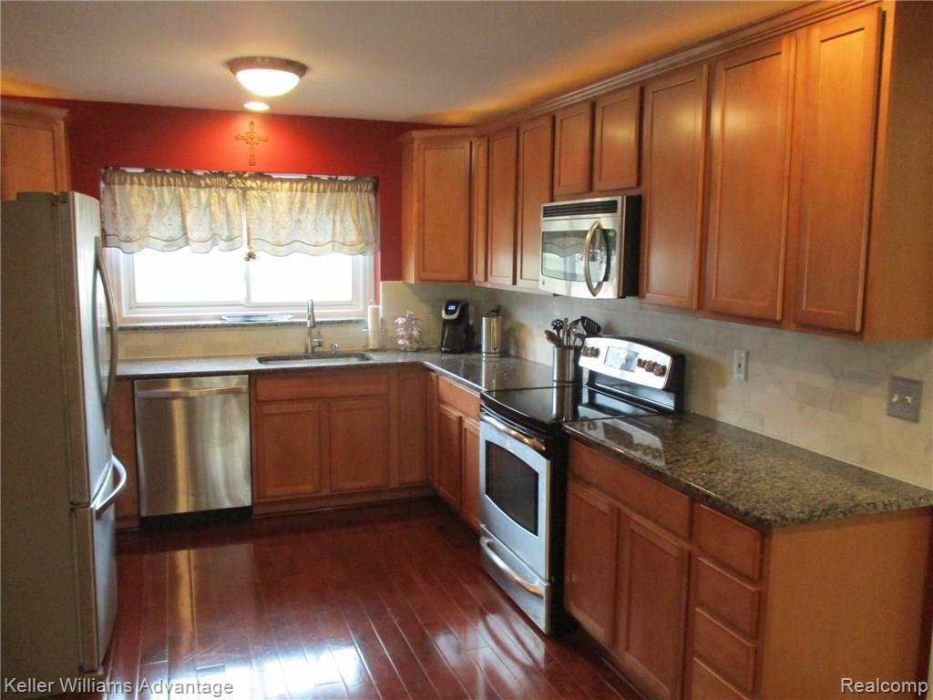 29911 High Valley Road Farmington, MI 48331 - Photo 21 of 53 Kitchen with stainless steel appliances and granite counter tops.